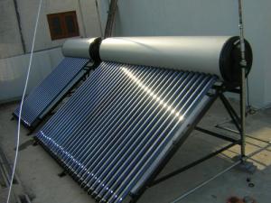 Thermosyphon flat panel solar water heater